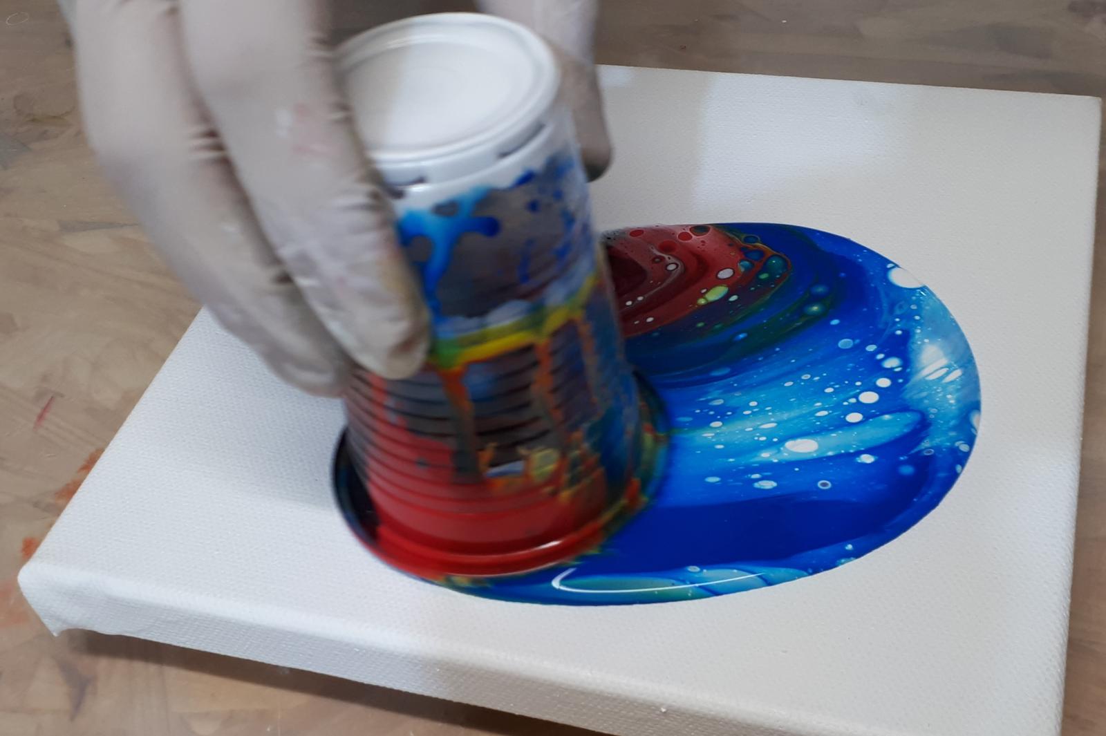 acrylique pouring technique floating cup 3